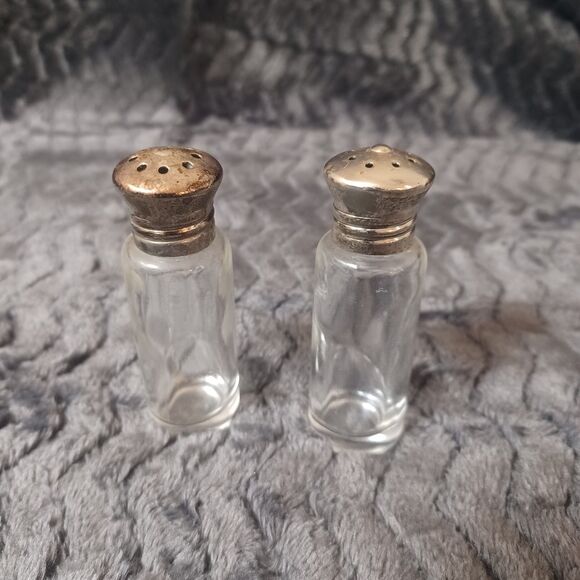 Salt & Pepper Shakers - Vintage Small Clear 3" H x 1" W - Picture 1 of 5